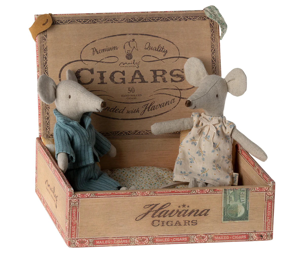 Mum And Dad Mouse - Cigar Box