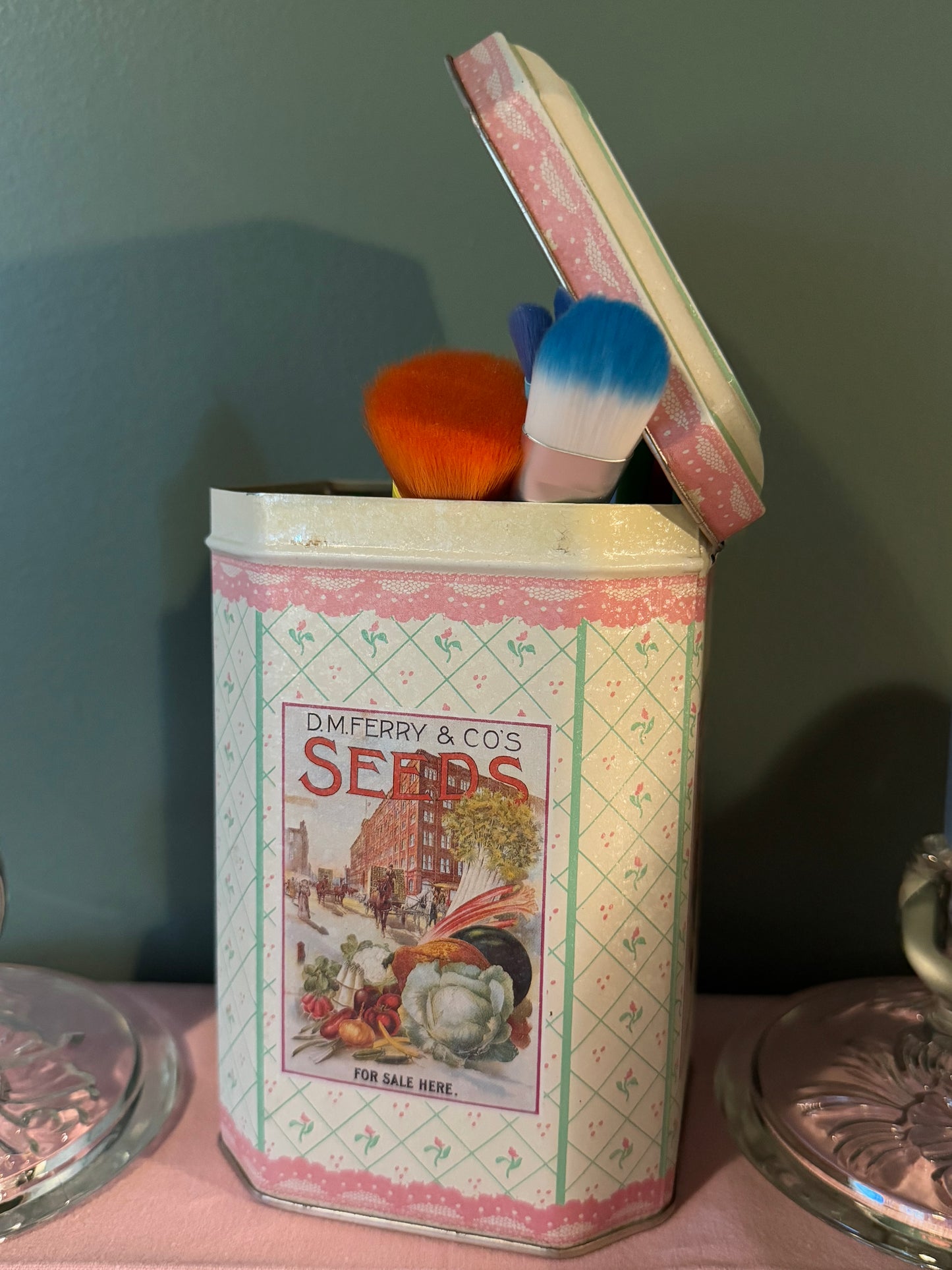 D.M. Ferry Floral Tin