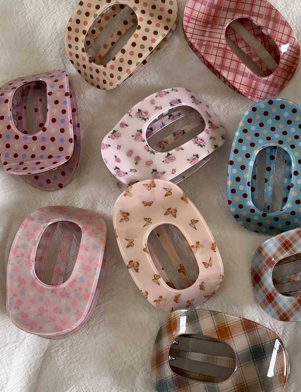 Retro Print Oval Hair Claw