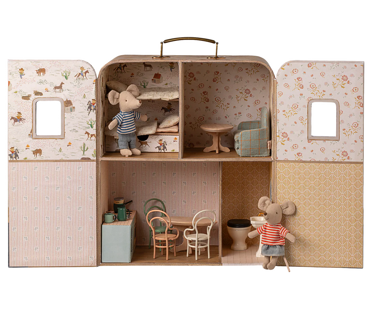SuitCasa Mouse House