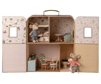 SuitCasa Mouse House