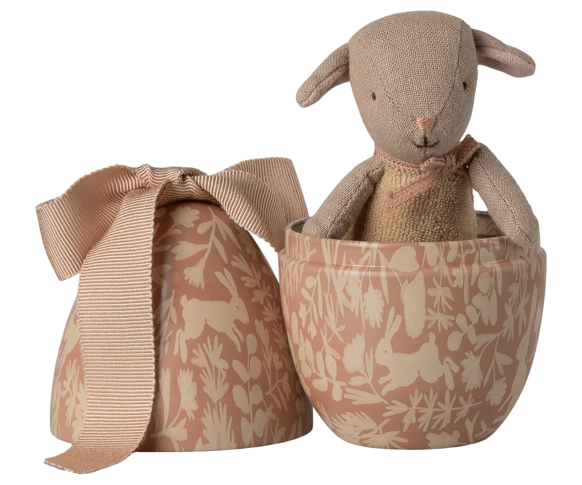Easter Egg with Micro Lamb - Powder